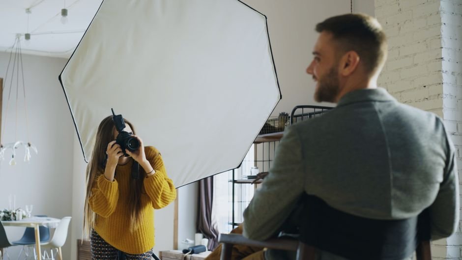 Préparation d'une séance photo avec un client